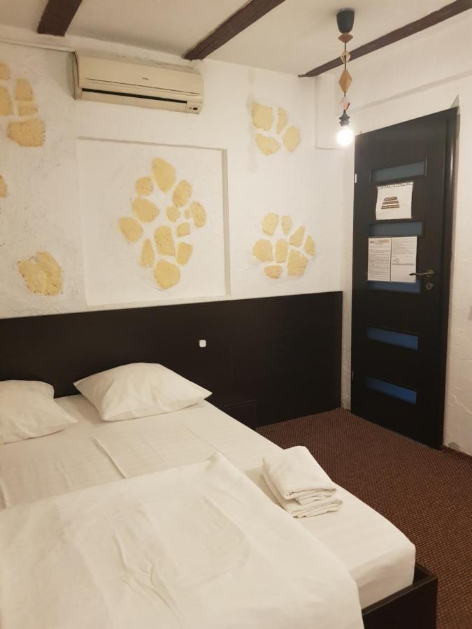 Mpoint Motel Bukares Bagian luar foto